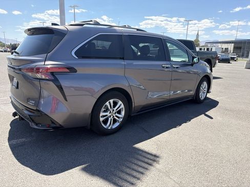Used 2021 Toyota Sienna XSE AWD/4WD image 19