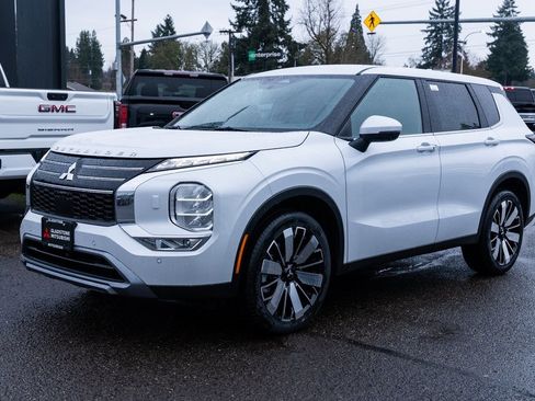 New 2026 Mitsubishi Outlander SE image 3