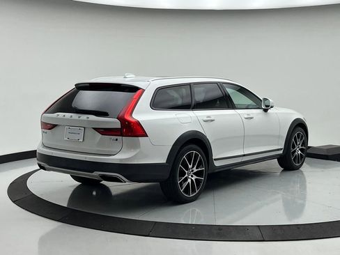 Used 2020 Volvo V90 T6 Cross Country image 5