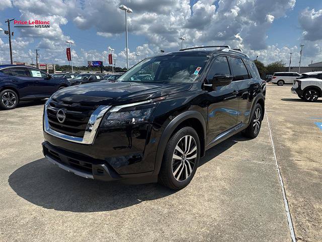 Certified 2025 Nissan Pathfinder Platinum w/ Cargo Package FWD image 3