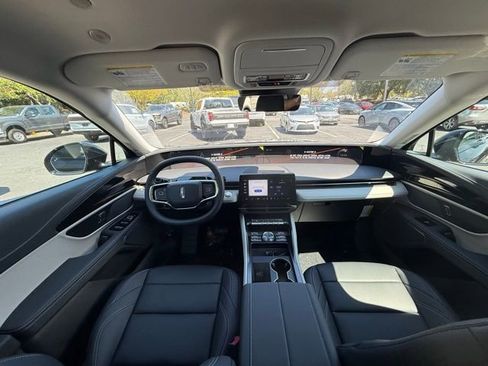 New 2025 Lincoln Nautilus Premier image 5