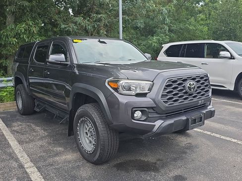 Used 2020 Toyota Tacoma TRD Off-Road AWD/4WD image 1