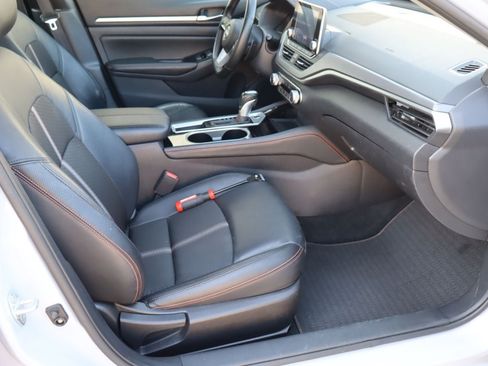 Used 2025 Nissan Altima 2.5 SR FWD image 16