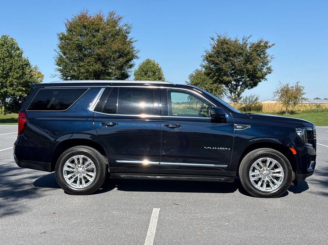 Used 2023 GMC Yukon SLT w/ SLT Premium Package AWD/4WD image 8
