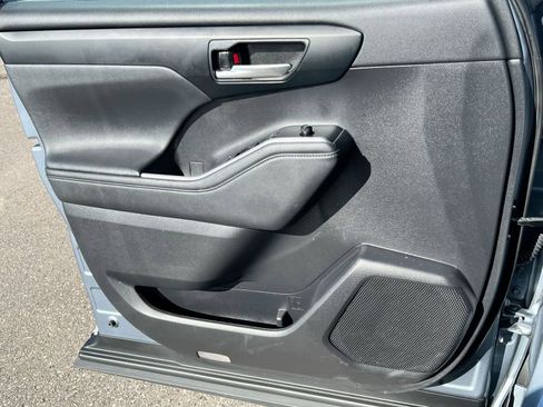 Used 2021 Toyota Highlander XLE image 29