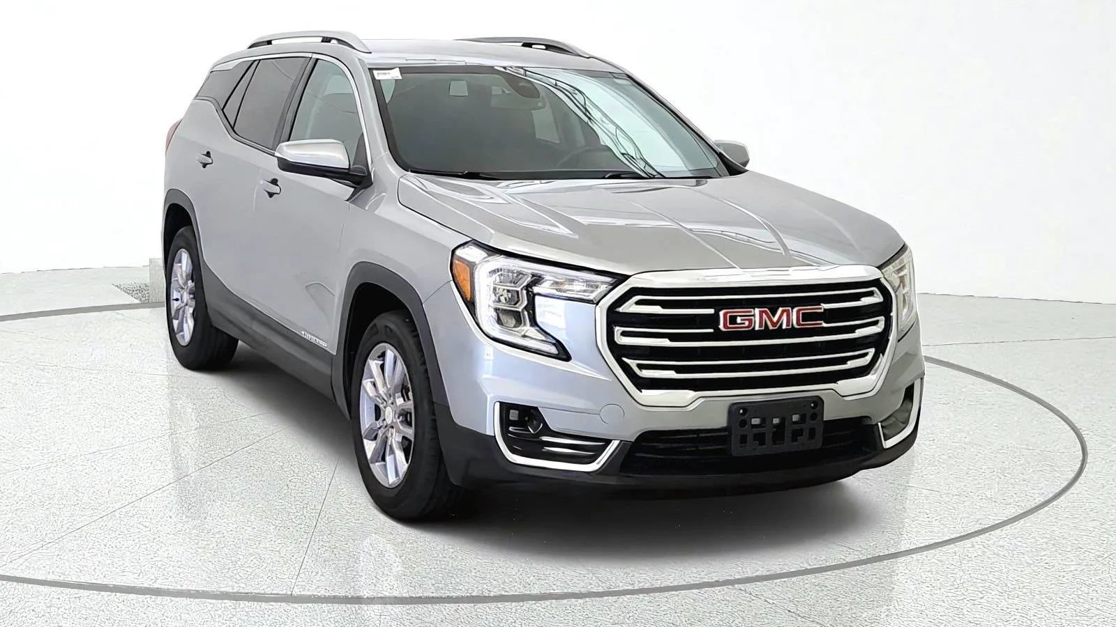 Used 2024 GMC Terrain SLT AWD/4WD image 2