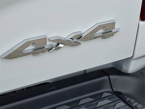 Used 2024 RAM 2500 Tradesman w/ Chrome Appearance Group image 23