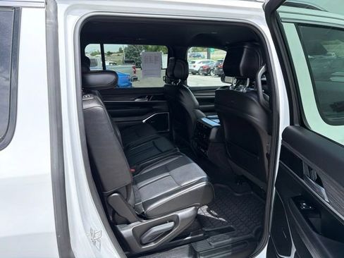 Used 2023 Jeep Wagoneer Series III w/ Preferred Equipment Group AWD/4WD image 30