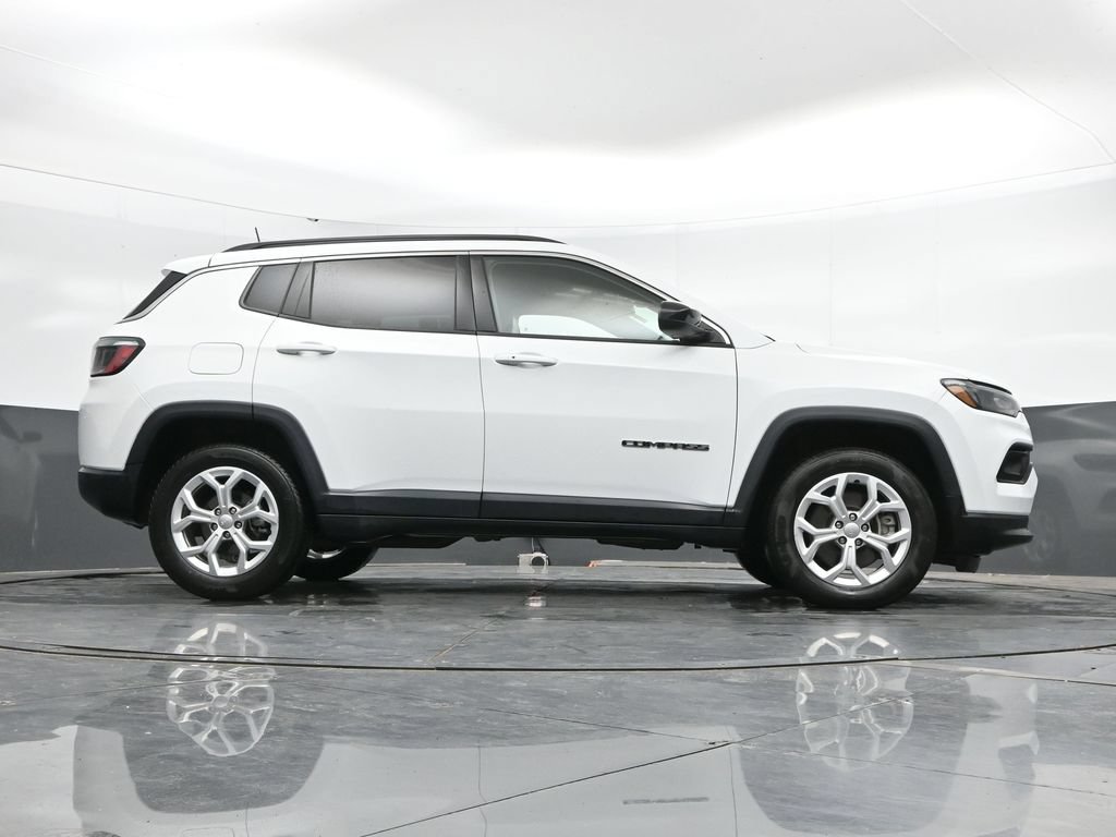 Used 2024 Jeep Compass Latitude AWD/4WD image 38