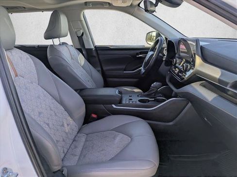 Used 2023 Toyota Highlander Bronze Edition AWD/4WD image 21