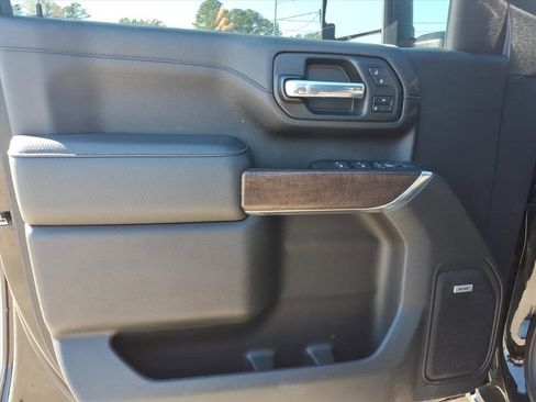 Used 2020 GMC Sierra 2500 Denali w/ Denali Ultimate Package image 17