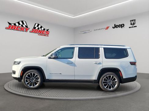 Used 2024 Jeep Wagoneer Series III w/ Premium Group I AWD/4WD image 5