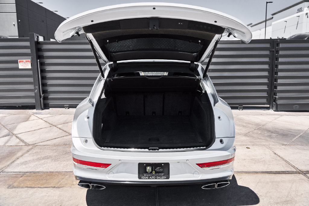 Used 2021 Bentley Bentayga AWD/4WD image 16