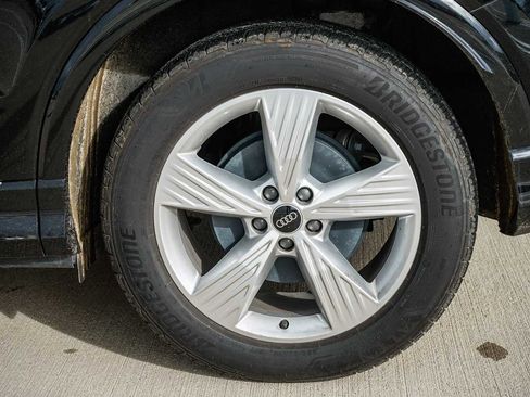 Used 2024 Audi Q4 e-tron Premium Plus image 10