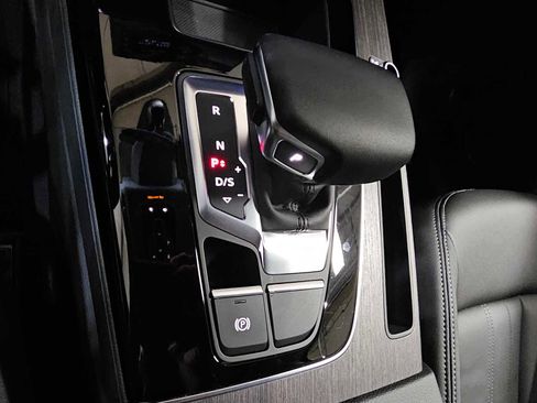 Used 2025 Audi Q5 2.0T Premium w/ Convenience Plus Package image 32