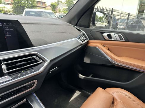 Used 2021 BMW X5 xDrive40i w/ Premium Essential Package image 25