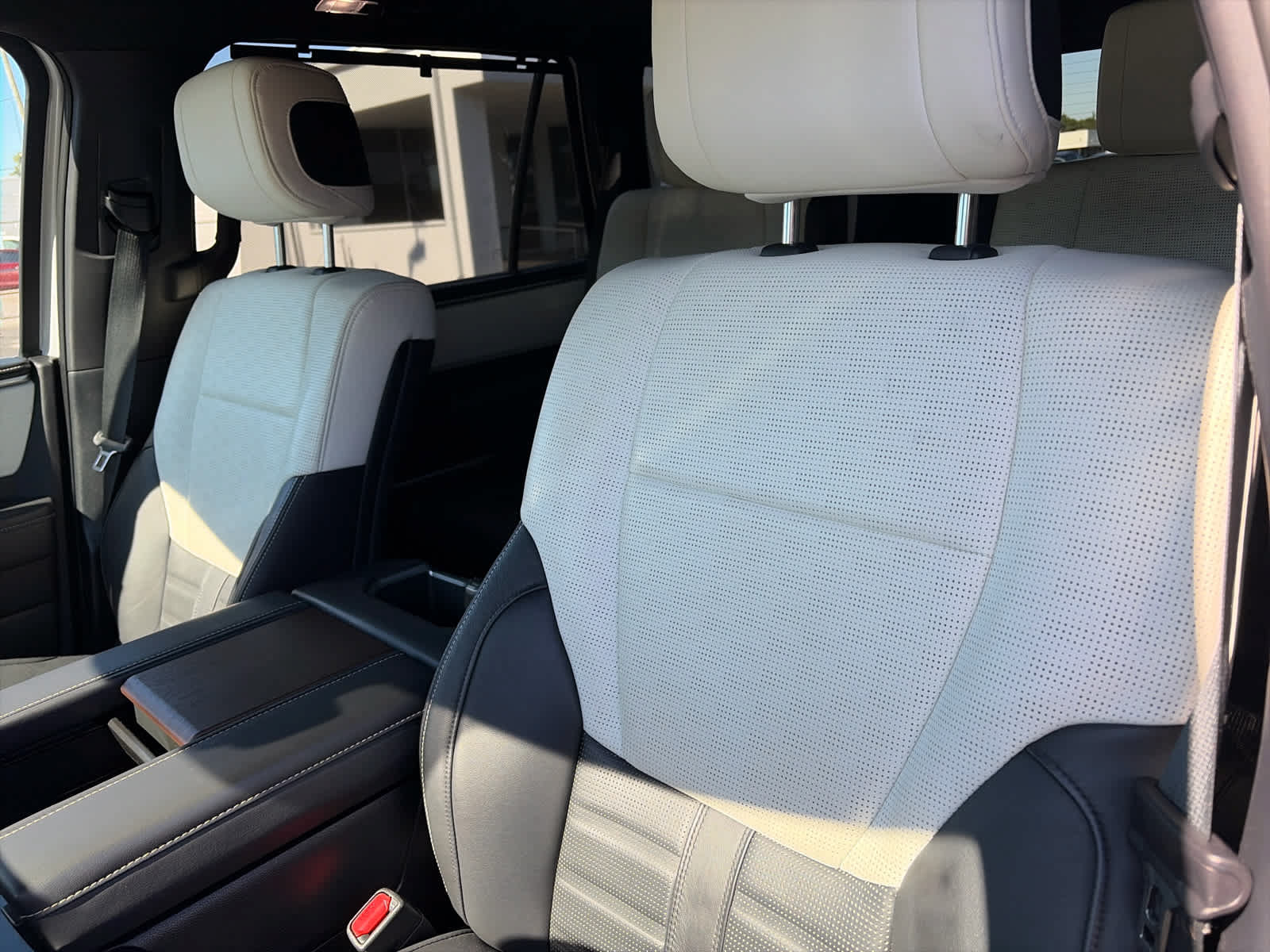 Used 2025 Toyota Sequoia Capstone AWD/4WD image 8