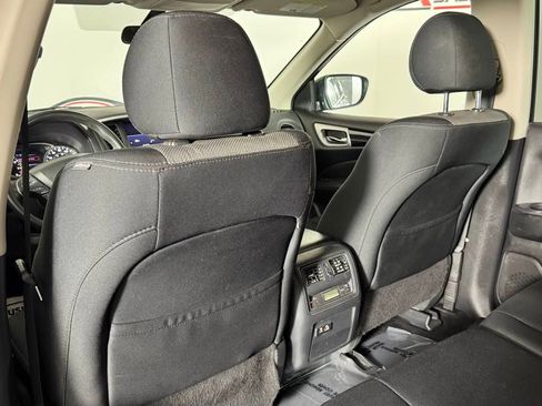 Used 2019 Nissan Pathfinder S AWD/4WD image 28