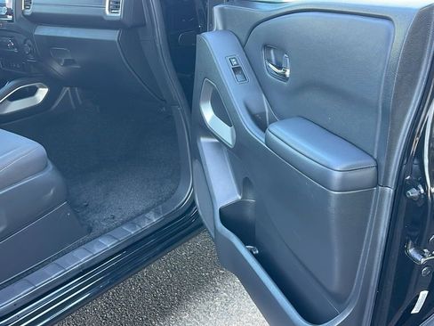 Used 2023 Nissan Frontier SV image 32