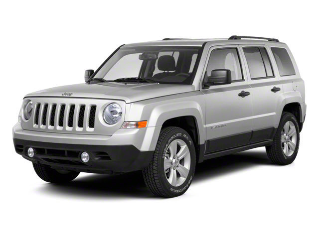 Used 2013 Jeep Patriot Latitude w/ Sun/Sound Group FWD image 4