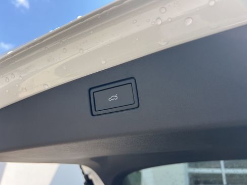 New 2026 Volkswagen Tiguan SE R-Line image 31