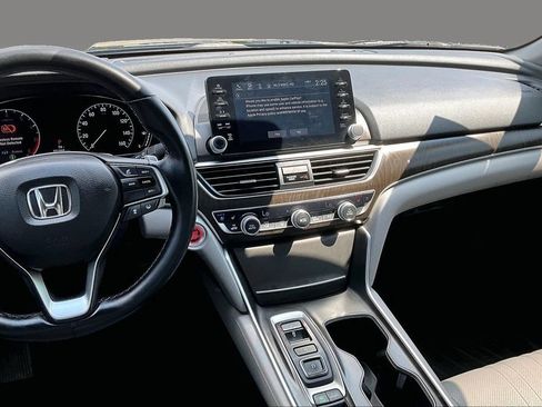 Used 2018 Honda Accord Touring image 3