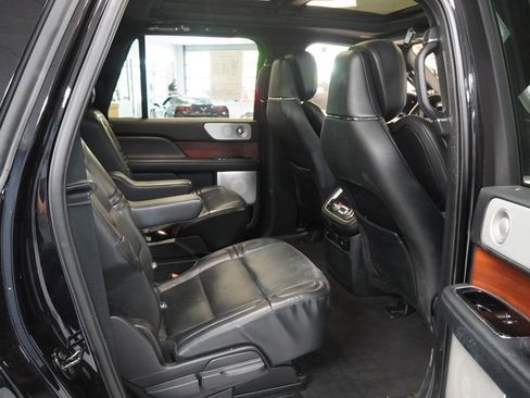 Used 2020 Lincoln Navigator L Reserve w/ Luxury Package AWD/4WD image 22