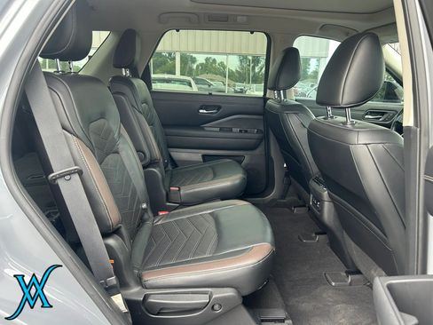 Used 2022 Nissan Pathfinder Platinum w/ Cargo Package FWD image 22