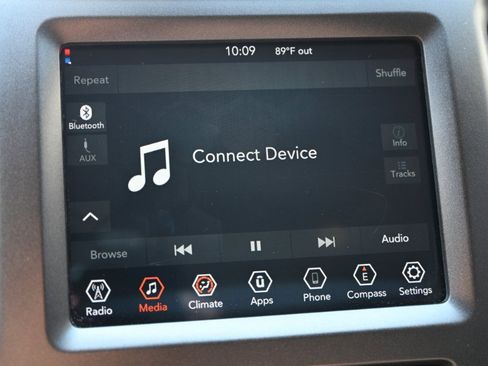 Used 2020 Jeep Cherokee Trailhawk AWD/4WD image 19