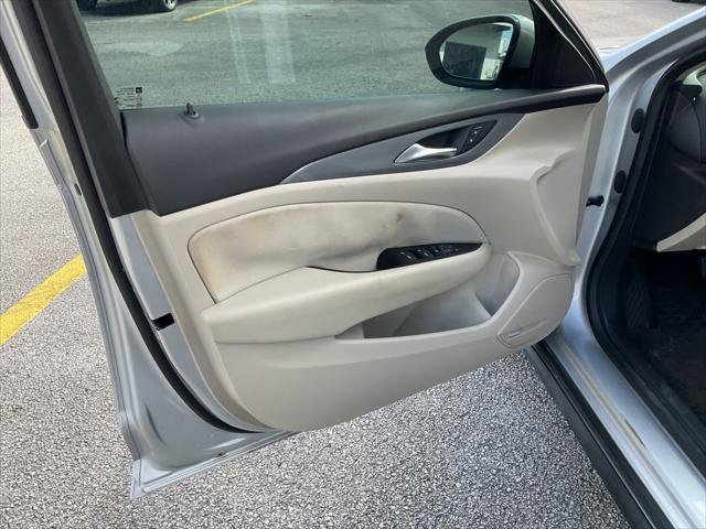 Used 2018 Buick Regal Preferred w/ Sights and Sounds Package AWD/4WD image 9