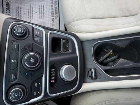 Used 2015 Chrysler 200 Limited w/ Convenience Group image 19