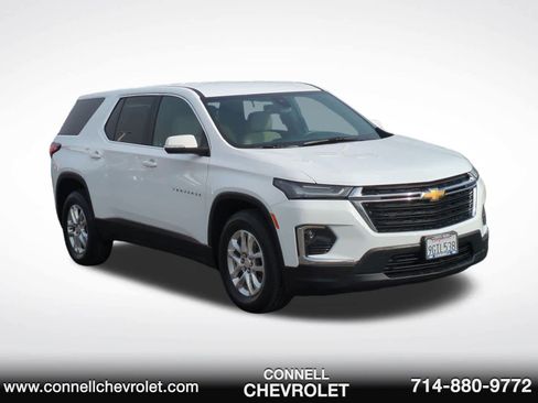 Used 2023 Chevrolet Traverse LS w/ Safety Package image 3