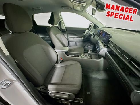 Used 2025 Hyundai Kona SEL FWD image 25