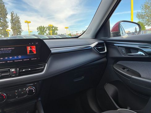 Used 2025 Chevrolet TrailBlazer LT image 34