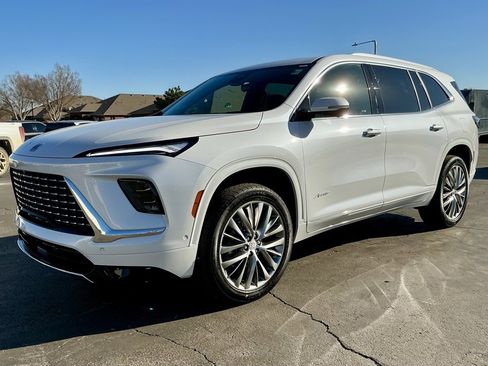Used 2025 Buick Enclave Avenir w/ Super Cruise Package image 7
