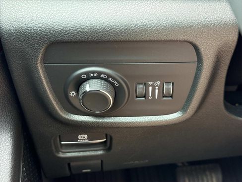 Used 2025 Jeep Grand Cherokee Laredo X w/ Luxury Tech Group I AWD/4WD image 19