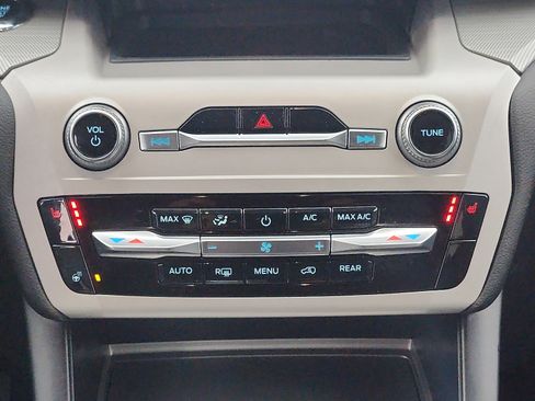 Certified 2023 Ford Explorer XLT w/ Equipment Group 202A image 18