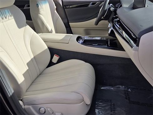 Certified 2022 Genesis G80 2.5T image 17
