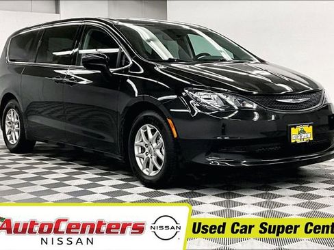 Used 2023 Chrysler Voyager LX FWD image 1