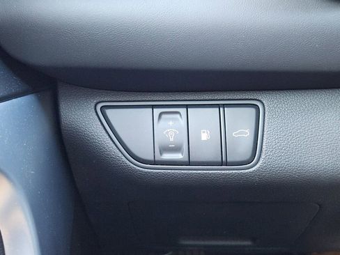 Used 2023 Genesis G70 2.0T image 23