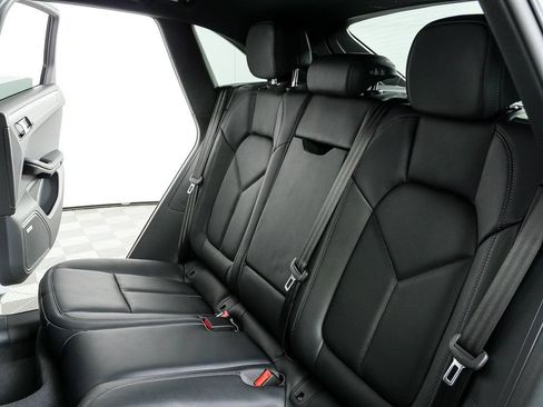 Used 2026 Porsche Macan AWD/4WD image 22