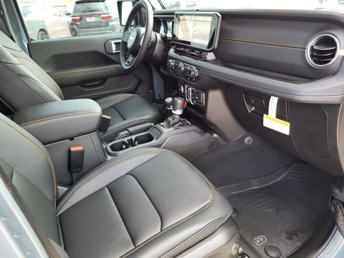 New 2025 Jeep Gladiator Sport image 9