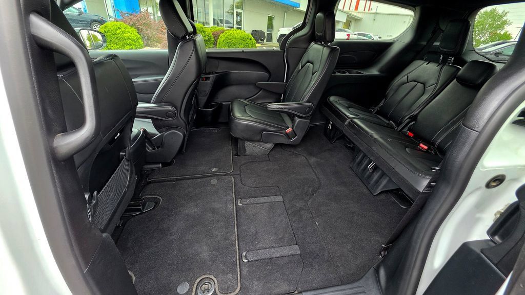 Used 2025 Chrysler Pacifica Select FWD image 52