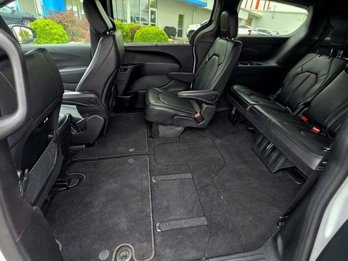 Used 2025 Chrysler Pacifica Select FWD image 52