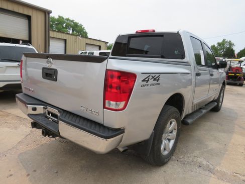 Used 2015 Nissan Titan SV w/ Tow Package image 4