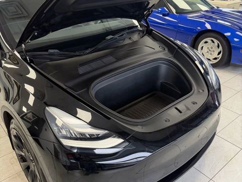Used 2020 Tesla Model Y Long Range image 9