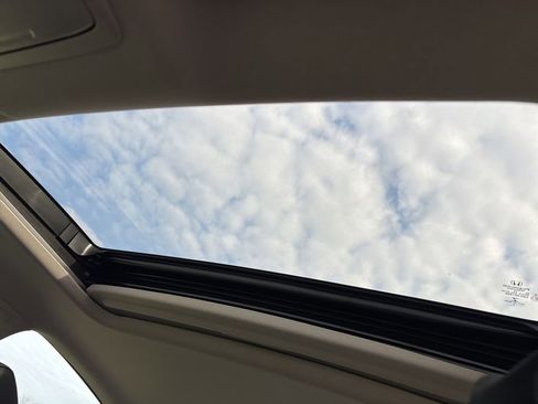 Used 2019 Honda Accord Touring image 4