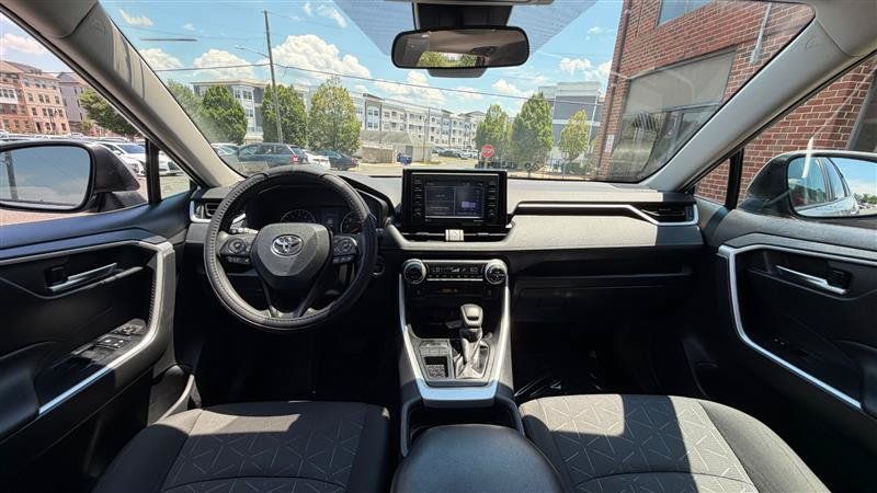 Used 2020 Toyota RAV4 XLE w/ Convenience Package FWD image 24