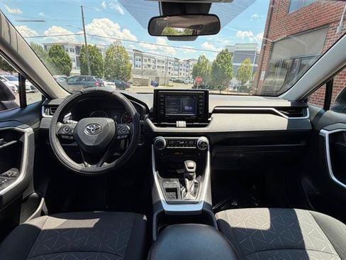 Used 2020 Toyota RAV4 XLE w/ Convenience Package FWD image 24