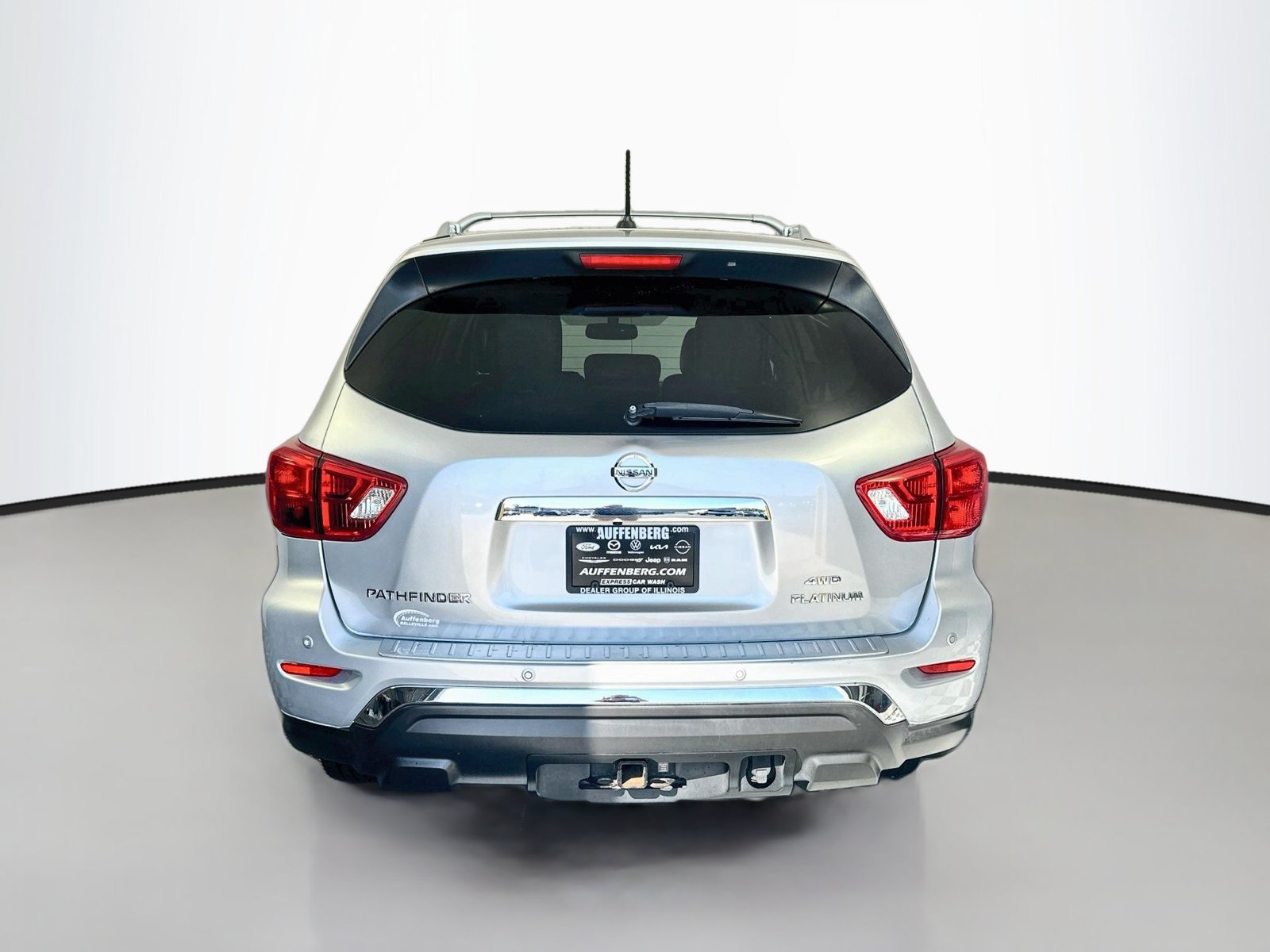 Used 2017 Nissan Pathfinder Platinum AWD/4WD image 6